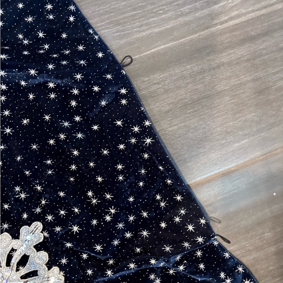 GORGEOUS CHRISTMAS TREE SKIRT - Picture 5 of 5